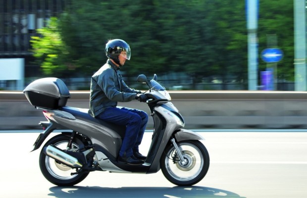 Leichtkraftroller steuern Motorradmarkt ins Plus