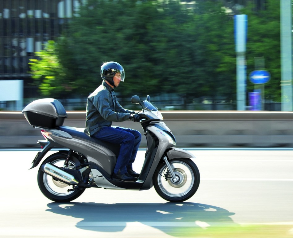 Leichtkraftroller steuern Motorradmarkt ins Plus