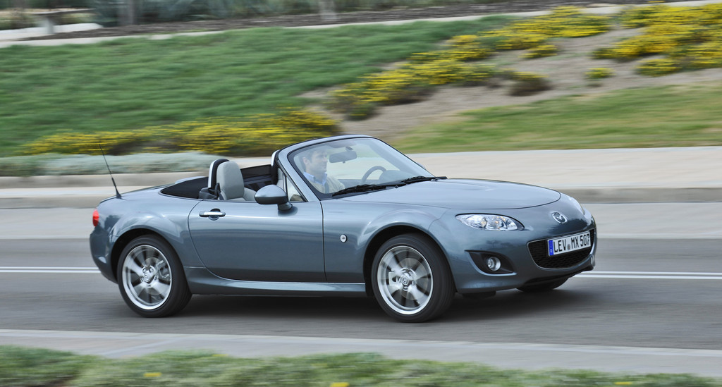 Mazda MX-5 Kaminari.