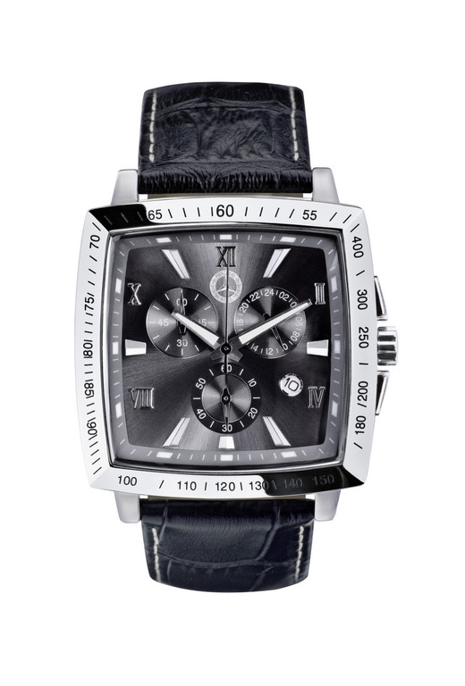 Mercedes-Benz Christmas Stars: Herrenarmbanduhr Chronograph CARRÉ, schwarzes Lederband mit Krokoprägung, schwarzes Zifferblatt, Edelstahlgehäuse, Quarzchronographenwerk Kaliber FS 01, historischer Mercedes-Benz Stern.