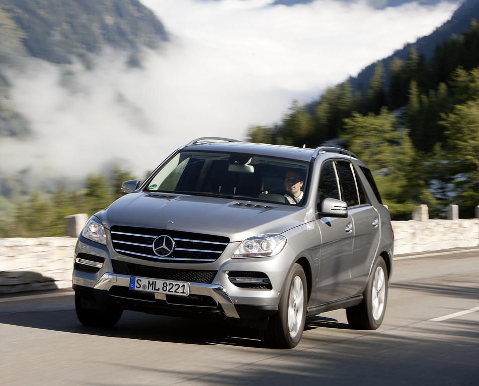 Mercedes-Benz ML 350 4Matic Blue Efficiency.