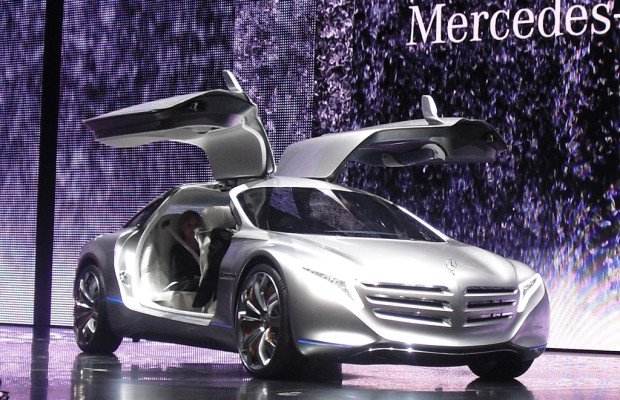 Mercedes setzt im Forschungsfahrzeug F125 neues Multimediakonzept schon um