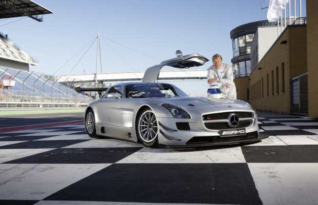 Mika Häkkinen gibt Renncomeback im Mercedes-Benz SLS AMG GT3