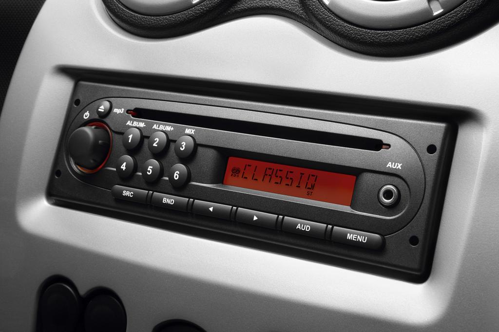 Mit an Bord ist ein CD-Radio