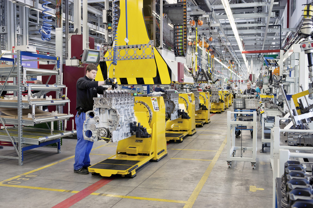 Motorenfertigung im Mercedes-Benz-Werk Mannheim.