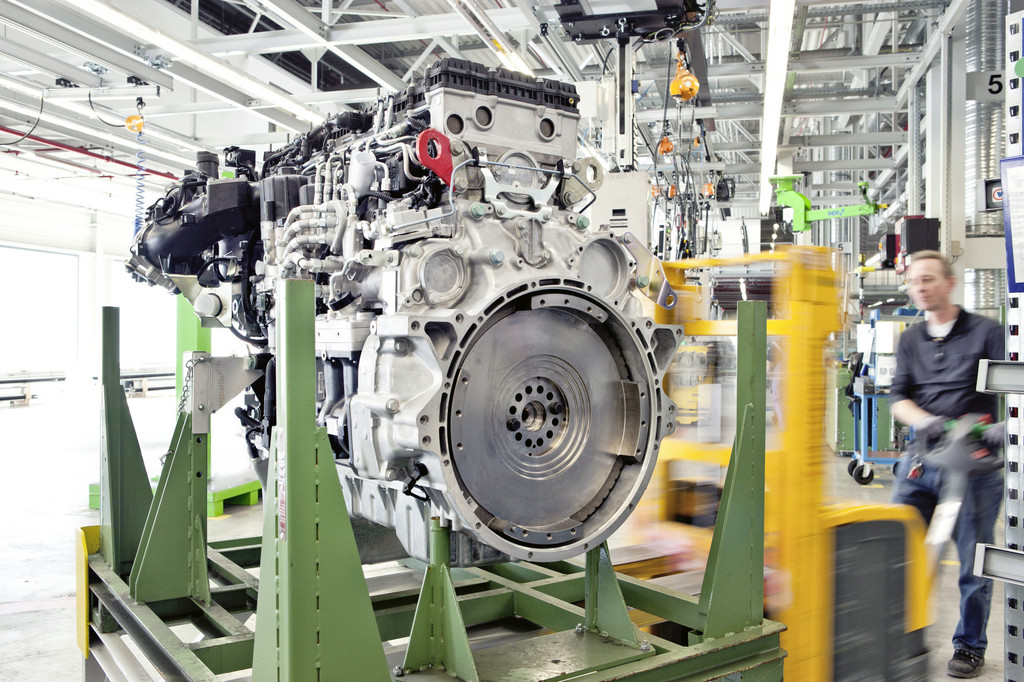 Motorenfertigung im Mercedes-Benz-Werk Mannheim.