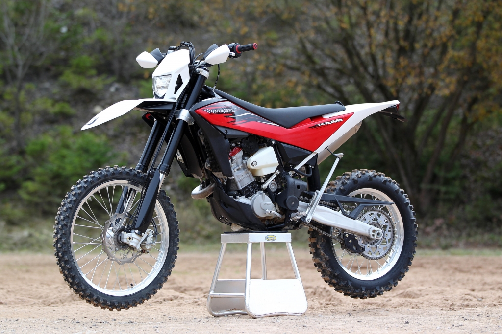 Motorradsicherheit: BMW und Husqvarna stellen Offroad ABS Technologie vor