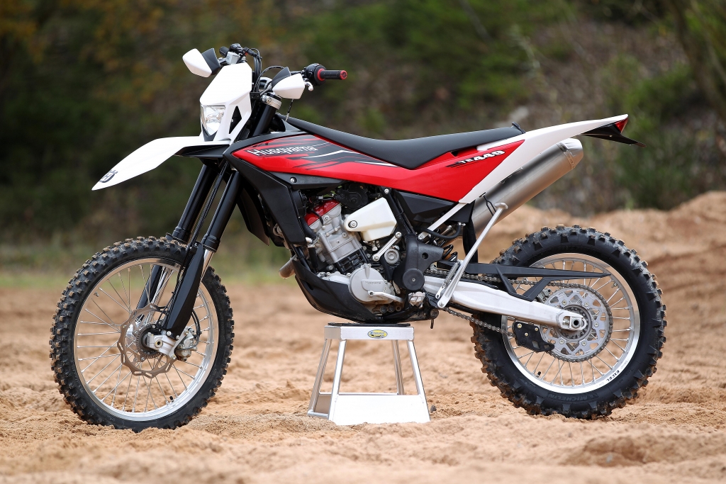 Motorradsicherheit: BMW und Husqvarna stellen Offroad ABS Technologie vor