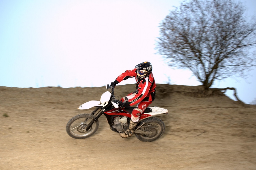 Motorradsicherheit: BMW und Husqvarna stellen Offroad ABS Technologie vor