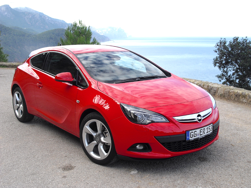 Nach der Vernunft jetzt die Emotion: Opels neues Astra-GTC-Coupé rollt an