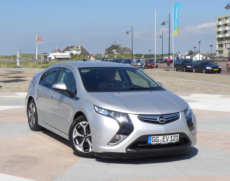 Opel Ampera.