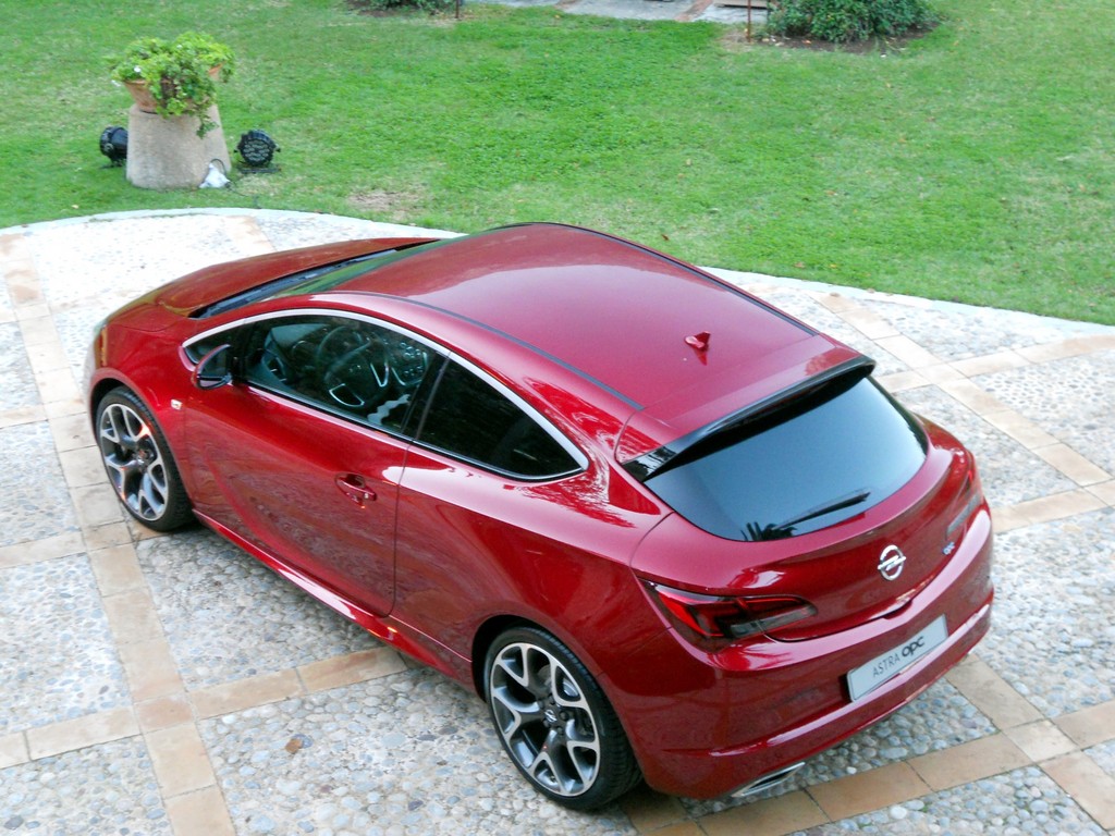 Opel Astra GTC OPC.