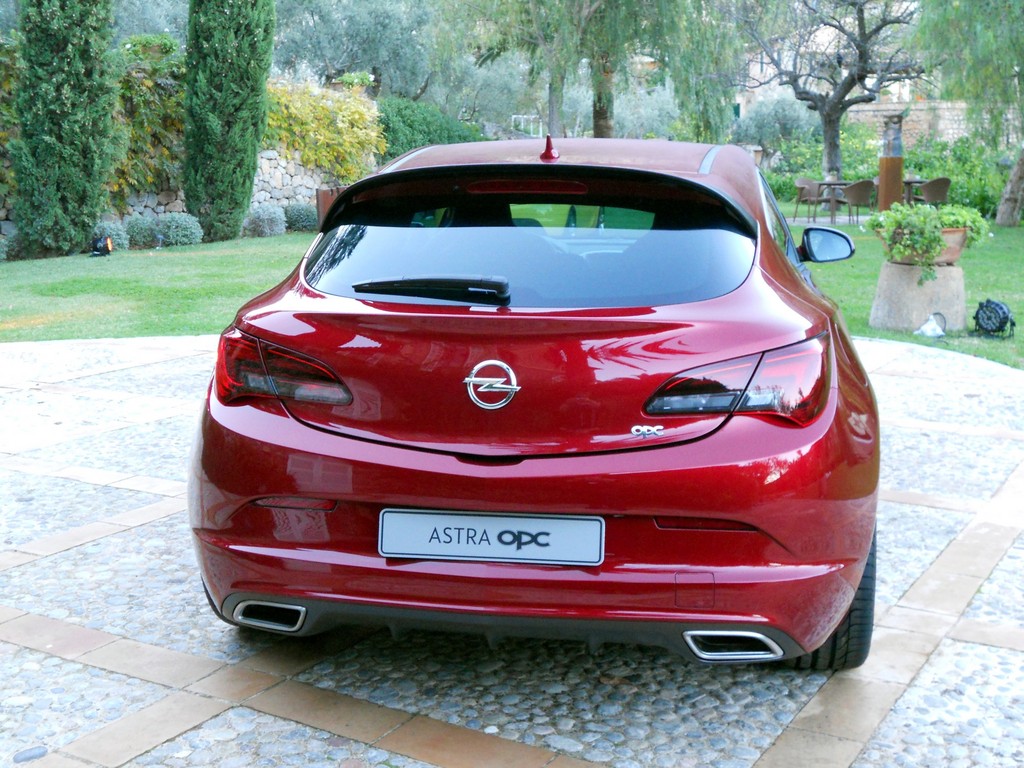 Opel Astra GTC OPC.