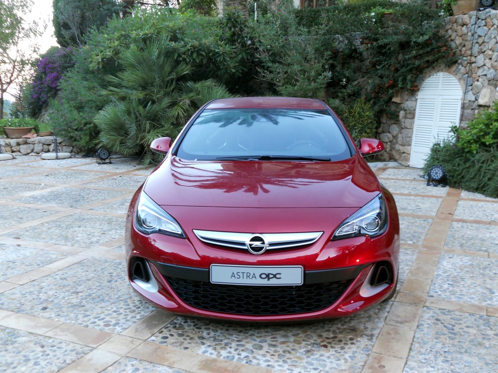Opel Astra GTC OPC.