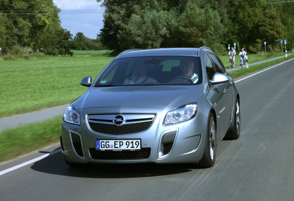 Opel präsentiert den Insignia 2012: Mehr Leistung, weniger Verbrauch