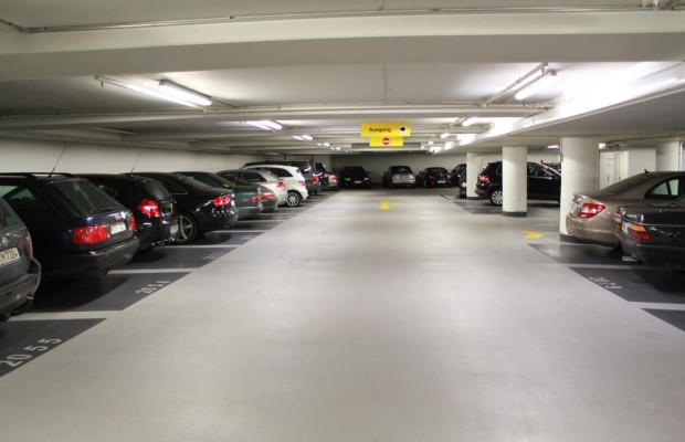 Parkhäuser - Moderne Autos sind zu dick für die Lücke