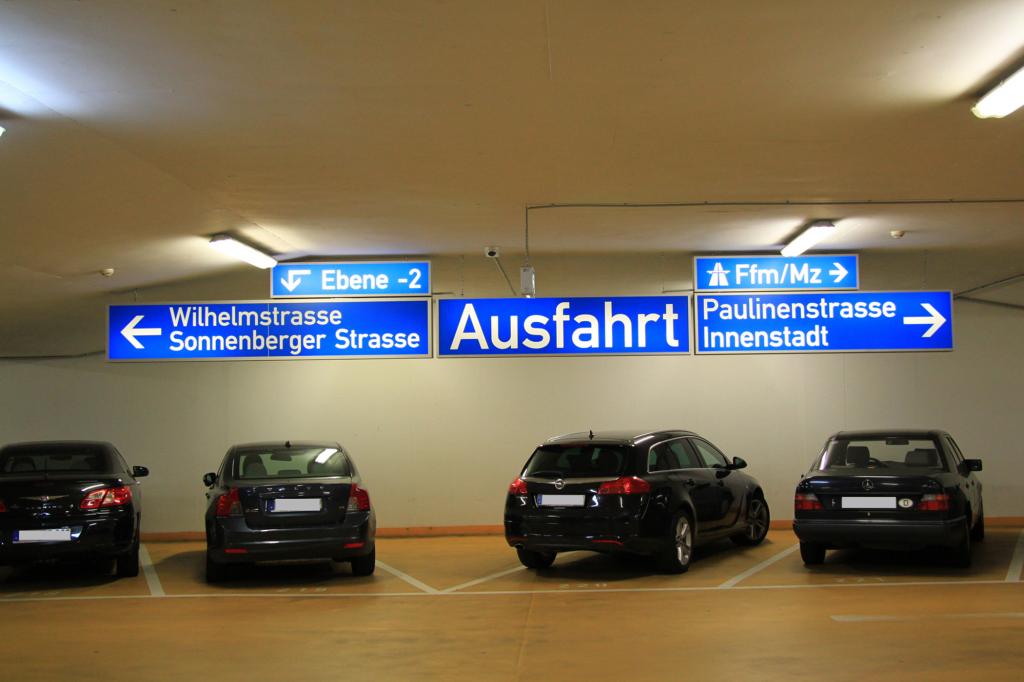 Parkhaus-Test - Dunkel, eng und voll