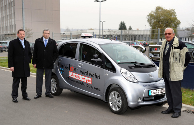 Peugeot Ion erstes Elektroauto für Fahrschulen