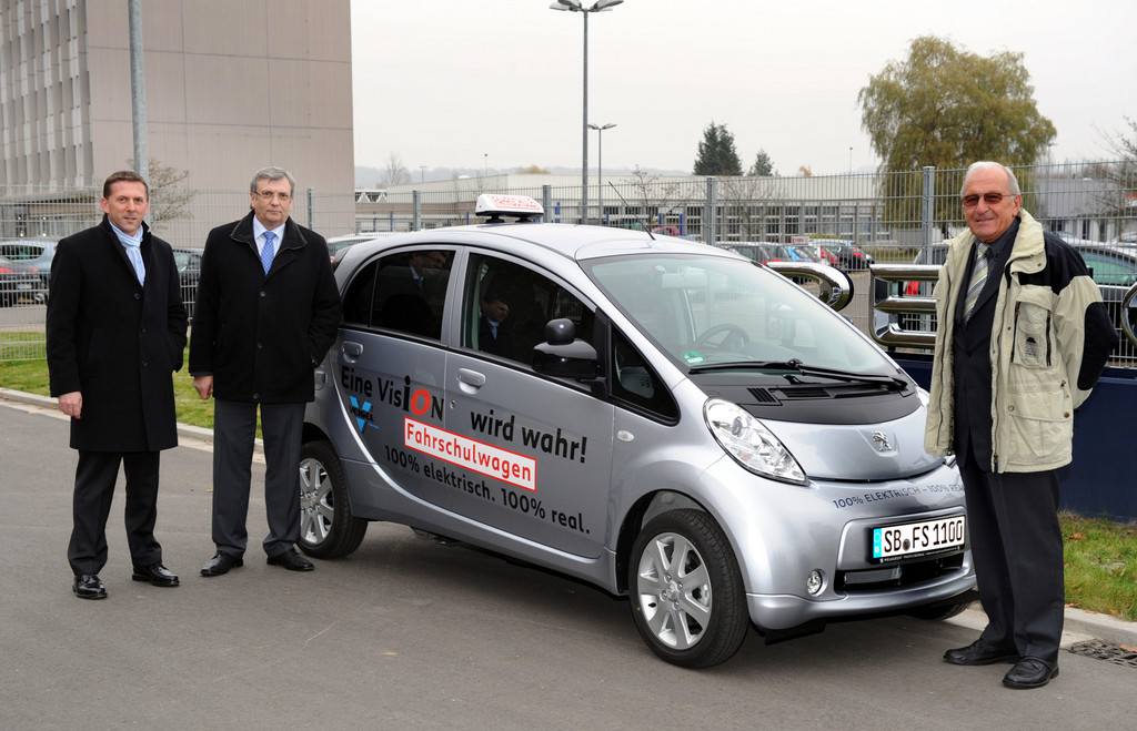 Peugeot Ion erstes Elektroauto für Fahrschulen