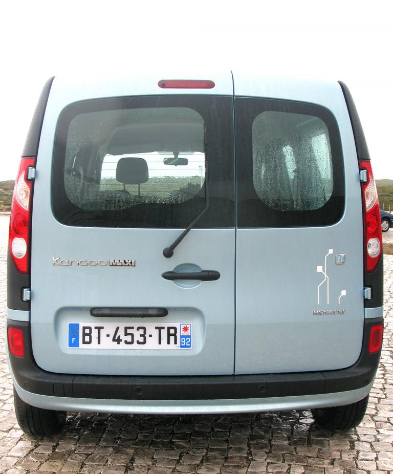 Renault Kangoo ZE: Die Hecktüren sind asymmetrisch angeordnet. 