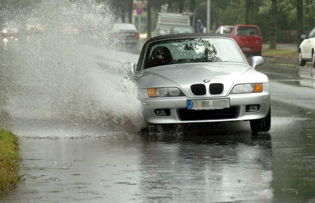 Risiko raus: Kampagne gegen Aquaplaning