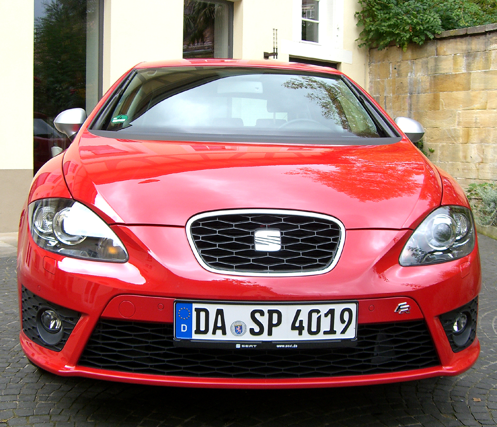 Seat León FR: Blick auf die Frontpartie des sportlichen Kompaktmodells. 