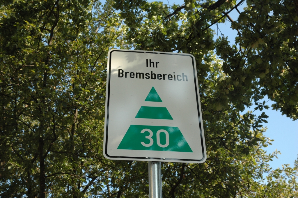 ShLOW-Projekt: Geschwindigkeitsreduzierung durch Fahrbahnmarkierung