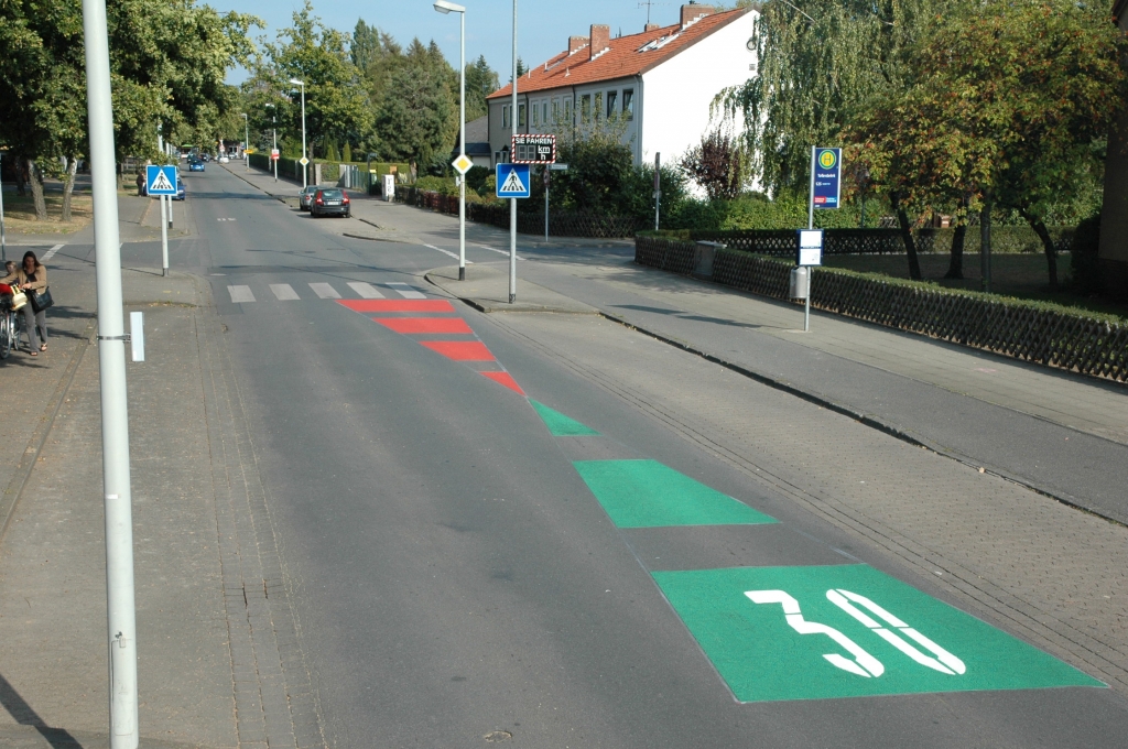 ShLOW-Projekt: Geschwindigkeitsreduzierung durch Fahrbahnmarkierung