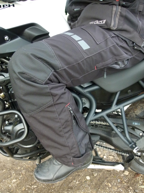 Test – Büse Motorradbekleidung: Handschuh Hurricane STX, Stiefel B10, Regensachen 