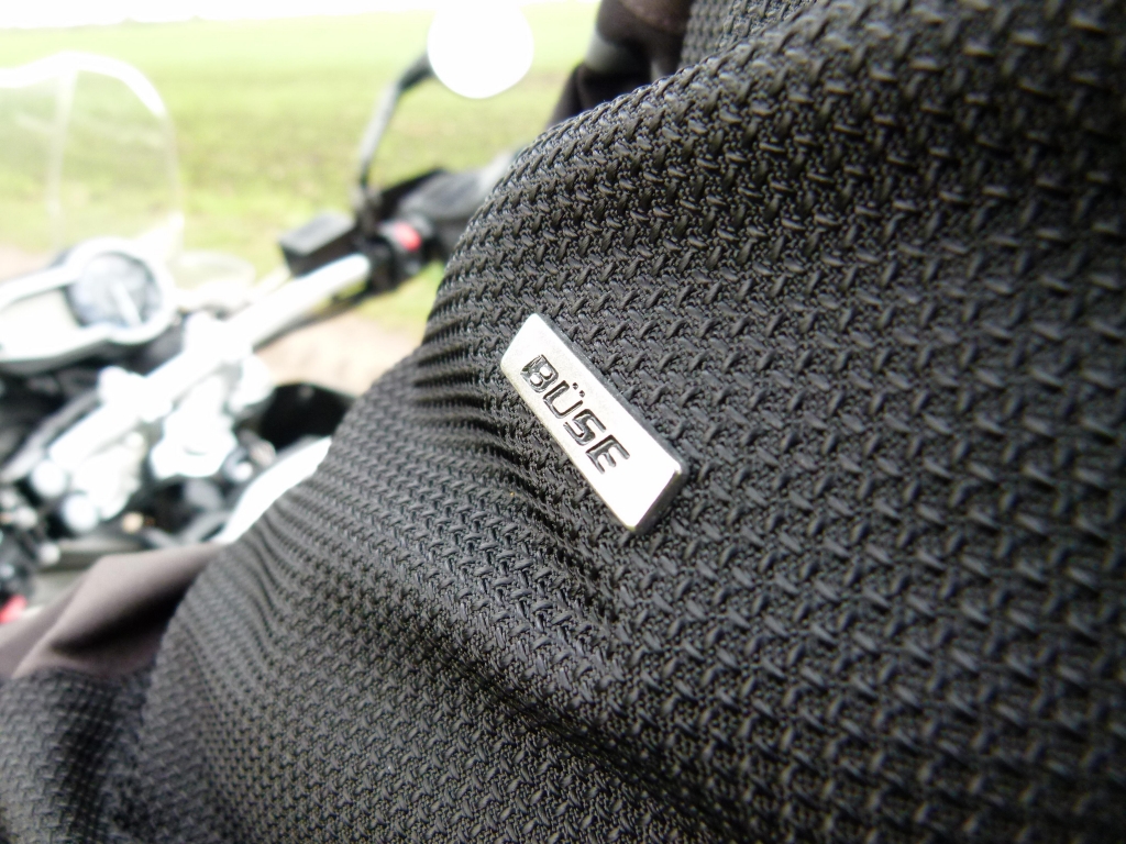 Test – Büse Motorradbekleidung: Handschuh Hurricane STX, Stiefel B10, Regensachen 
