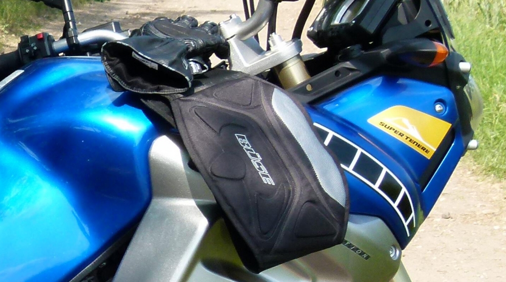 Test – Büse Motorradbekleidung: Integralhelm Rocc 460, Nierengurt Stream, Rückprotektor Racing