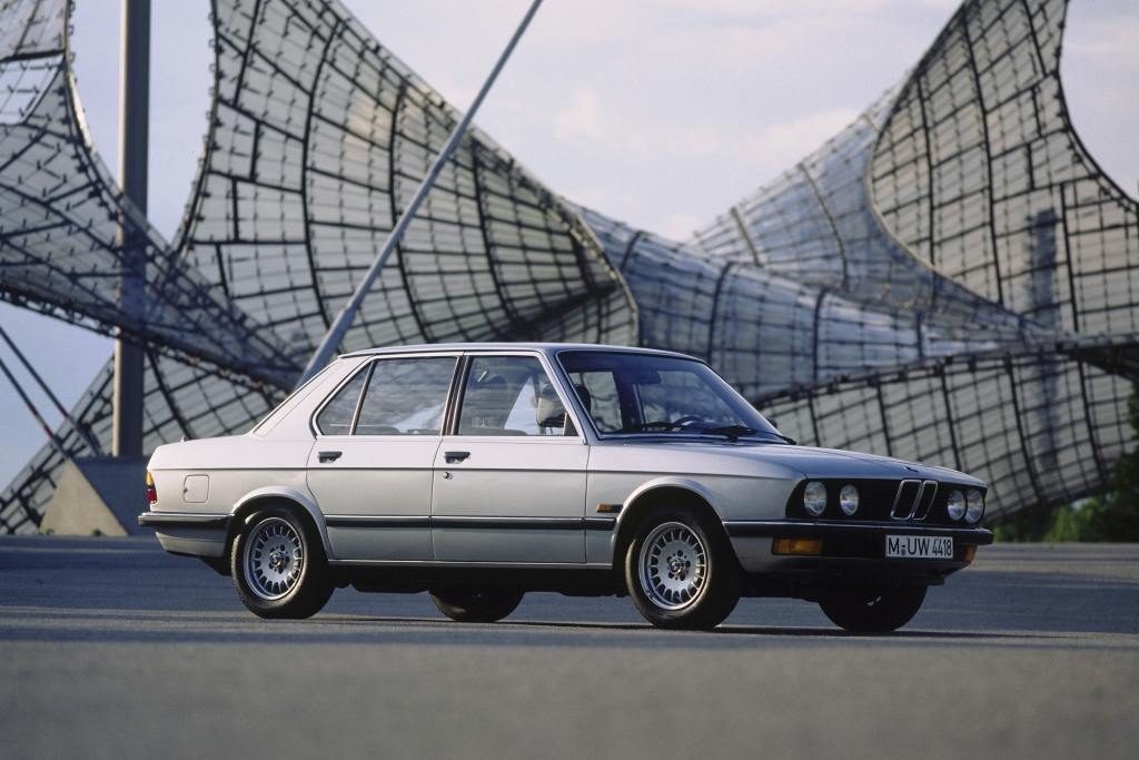 Tradition: 30 Jahre BMW 5er (E 28) - Revolution im Tarnmantel