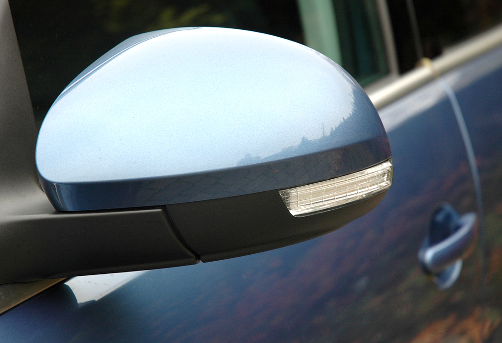 VW Tiguan: In die Außenspiegel sind Blinkerblöcke integriert.