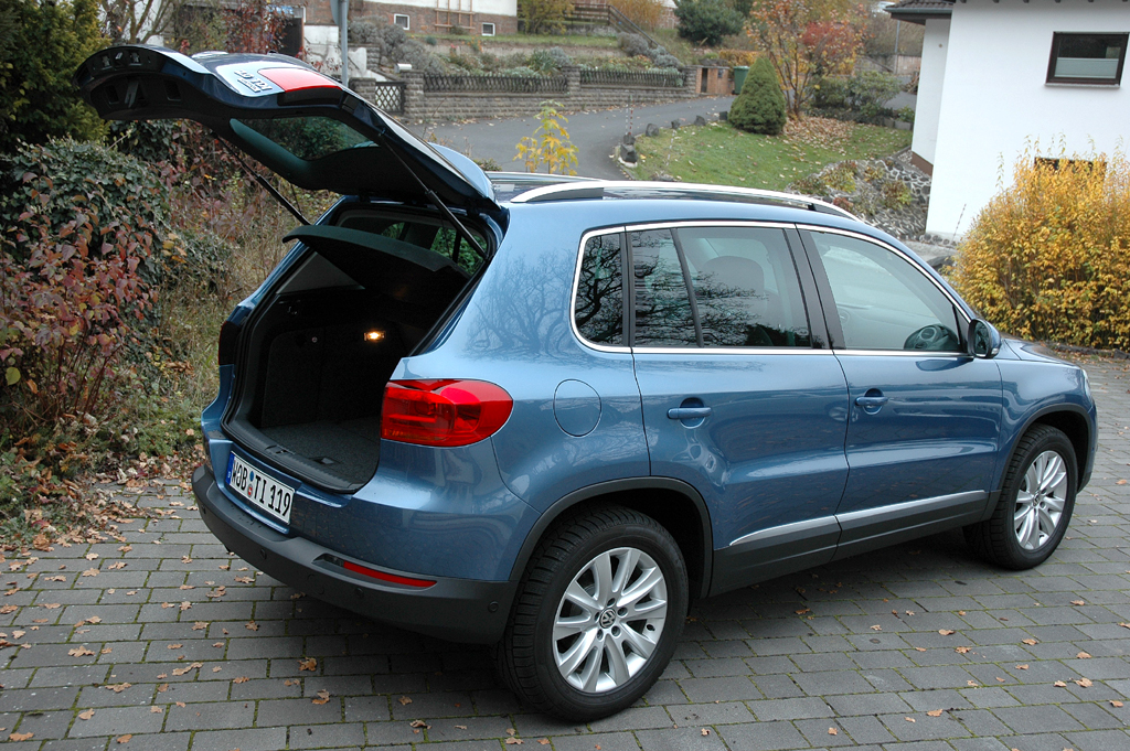 VW Tiguan: Ins Gepäckabteil passen 470 bis 1510 Liter hinein.