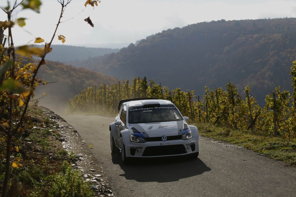 Volkswagen Polo R WRC in den Weinbergen rund um Trier.