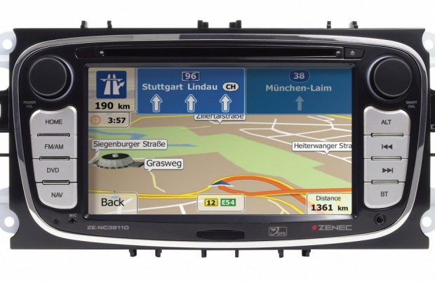 ZENEC E>GOs mit neuer Multimedia-Navigation