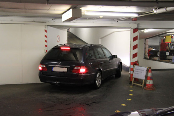 Zu eng, teuer und auch noch verschmutzt: Der ADAC testet deutsche Parkhäuser 