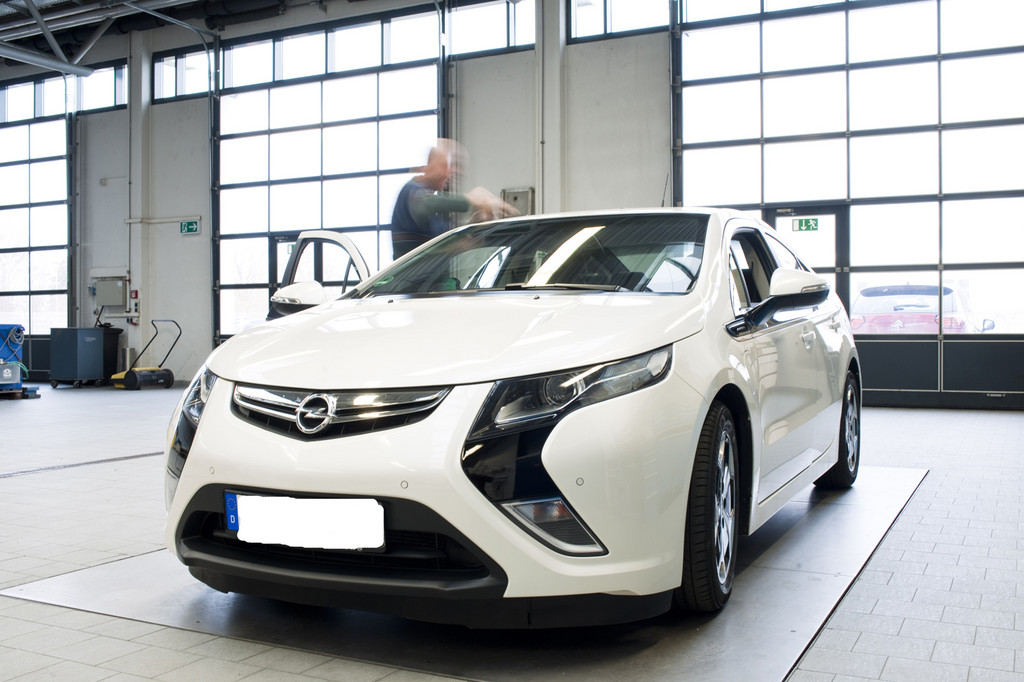  ADAC hat serienmäßigen Opel Ampera getestet