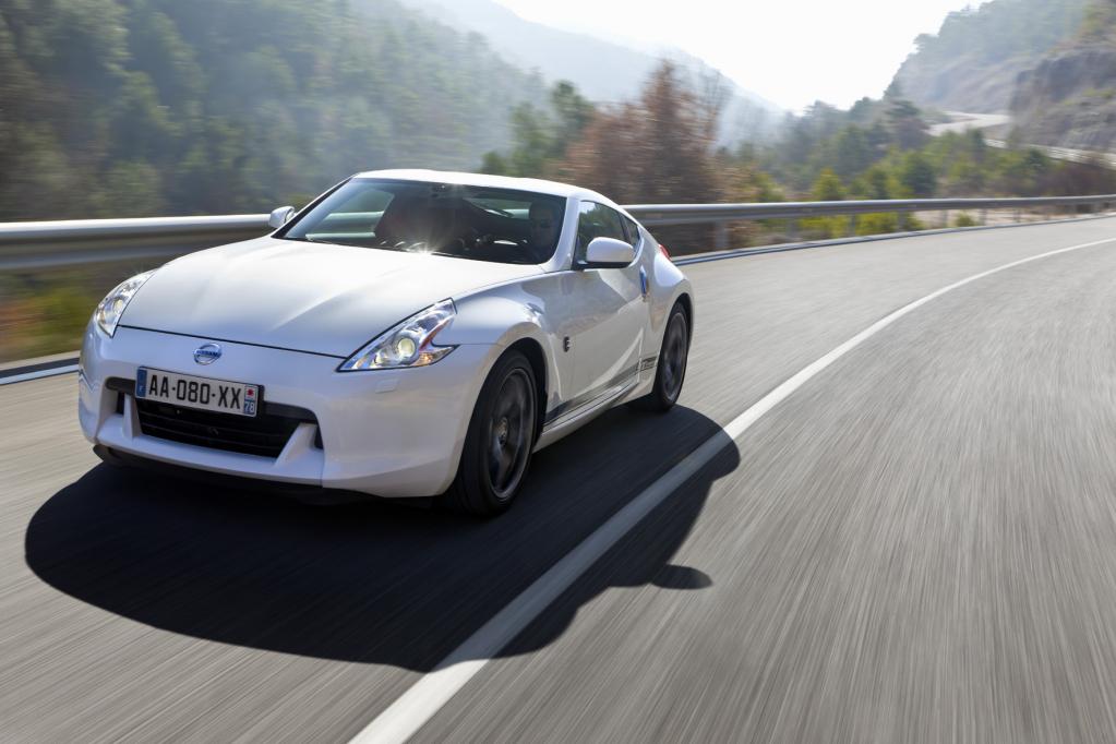 Ab sofort bietet Nissan den 370Z auch als GT-Edition mit speziellen 19-Zoll-Felgen und seitlichem Schriftzug ab 43 140 Euro an. 