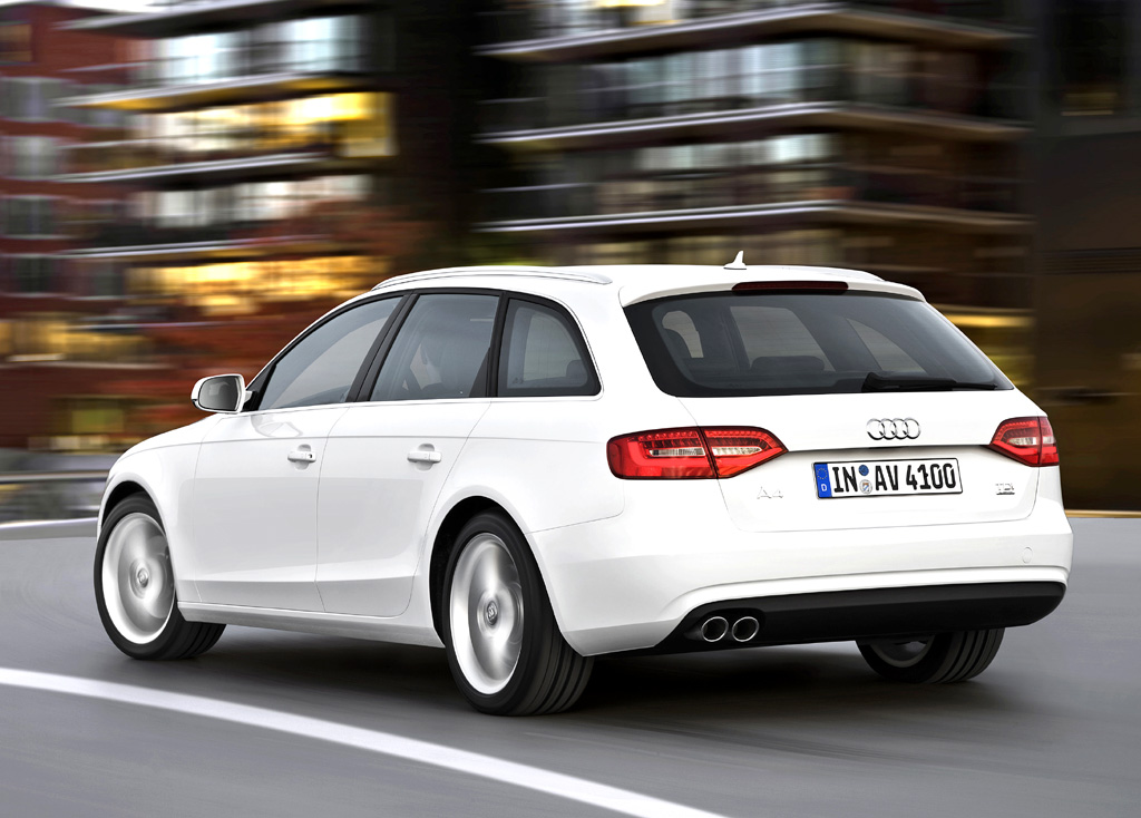 Audi A4: Heck-/Seitenansicht der Avant-Variante. 