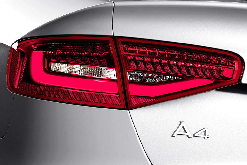 Audi A4: Moderne Leuchteinheit hinten mit Modellschriftzug. 