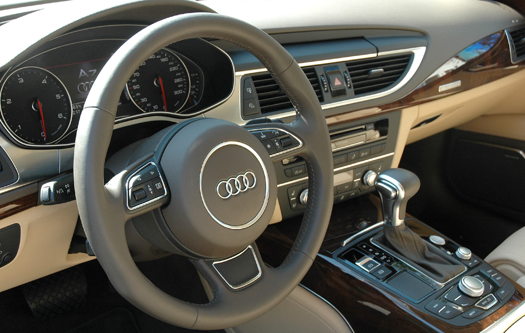 Audi A7 Sportback: Blick ins sportlich-funktionelle Nobelcockpit. 