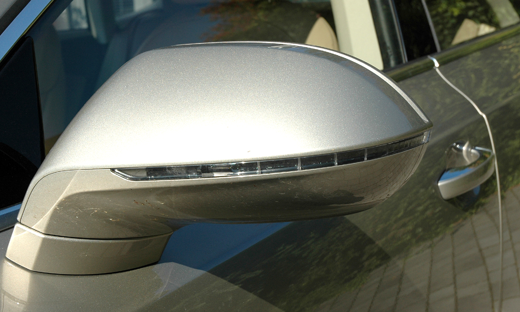 Audi A7 Sportback: In die Außenspiegel sind Blinkerleisten integriert. 
