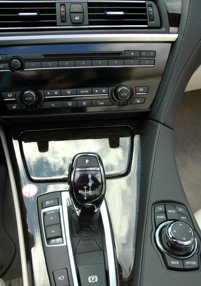 BMW 640i Cabrio: Blick auf den mittleren Armaturenträger. 