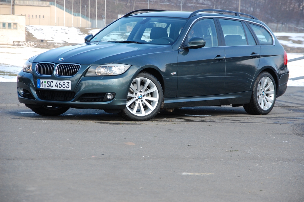 BMW gibt grundsätzlich für alle Pkw Modelle, sämtlicher Baujahre grünes Licht für den E10 Gebrauch, verweist aber auf die vorgeschriebene Oktanzahl gemäß der Betriebsanleitung.