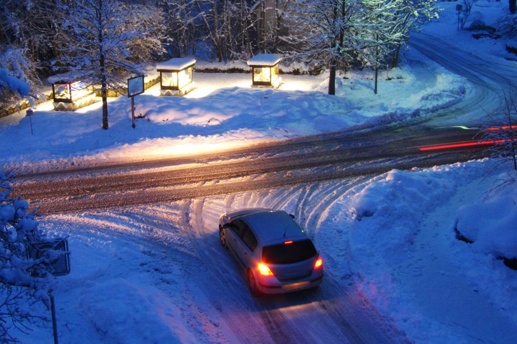 Bei Winterreisen ins Ausland auf nationale Vorschriften achten