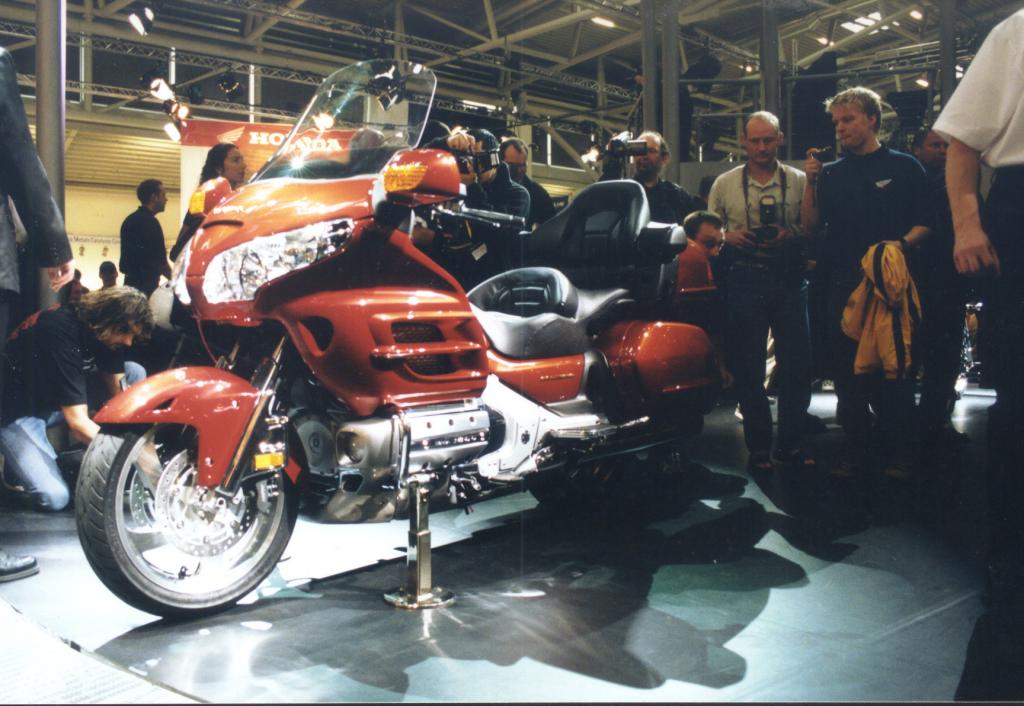 Besitzer des Motorrades Gold Wing, der Honda GL 1800, müssen in die Werkstatt wegen Problemen am Hauptbremszylinder für die Hinterradbremse. 126 000 Fahrzeuge der Modelljahre 2001 bis 2012 können betroffen sein. 