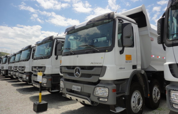Brasilianischer-Bauriese rüstet seine Flotte mit 115 Mercedes-Benz Lkw auf