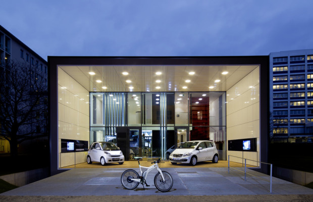 Daimler erprobt induktives Laden im Alltag