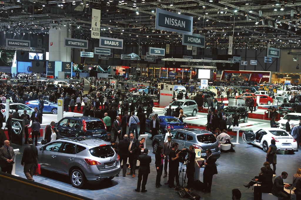 Das Autojahr 2012: Etwas vom Gas gehen, aber das Tempo halten